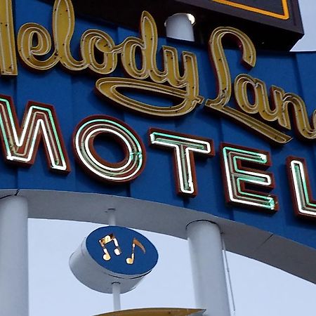 Budget Host Melody Lane Raton Exterior photo
